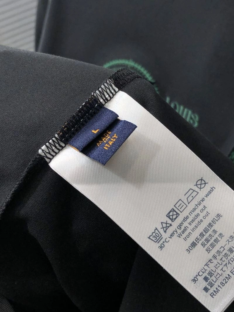 FashionForward Louis Vuitton T-Shirts 134305