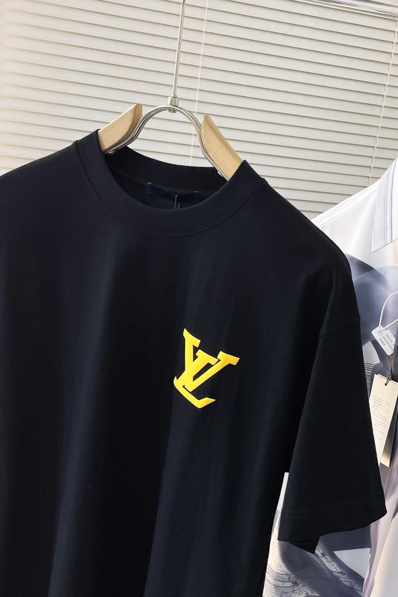 Louis Vuitton T-Shirts Elegant 134292