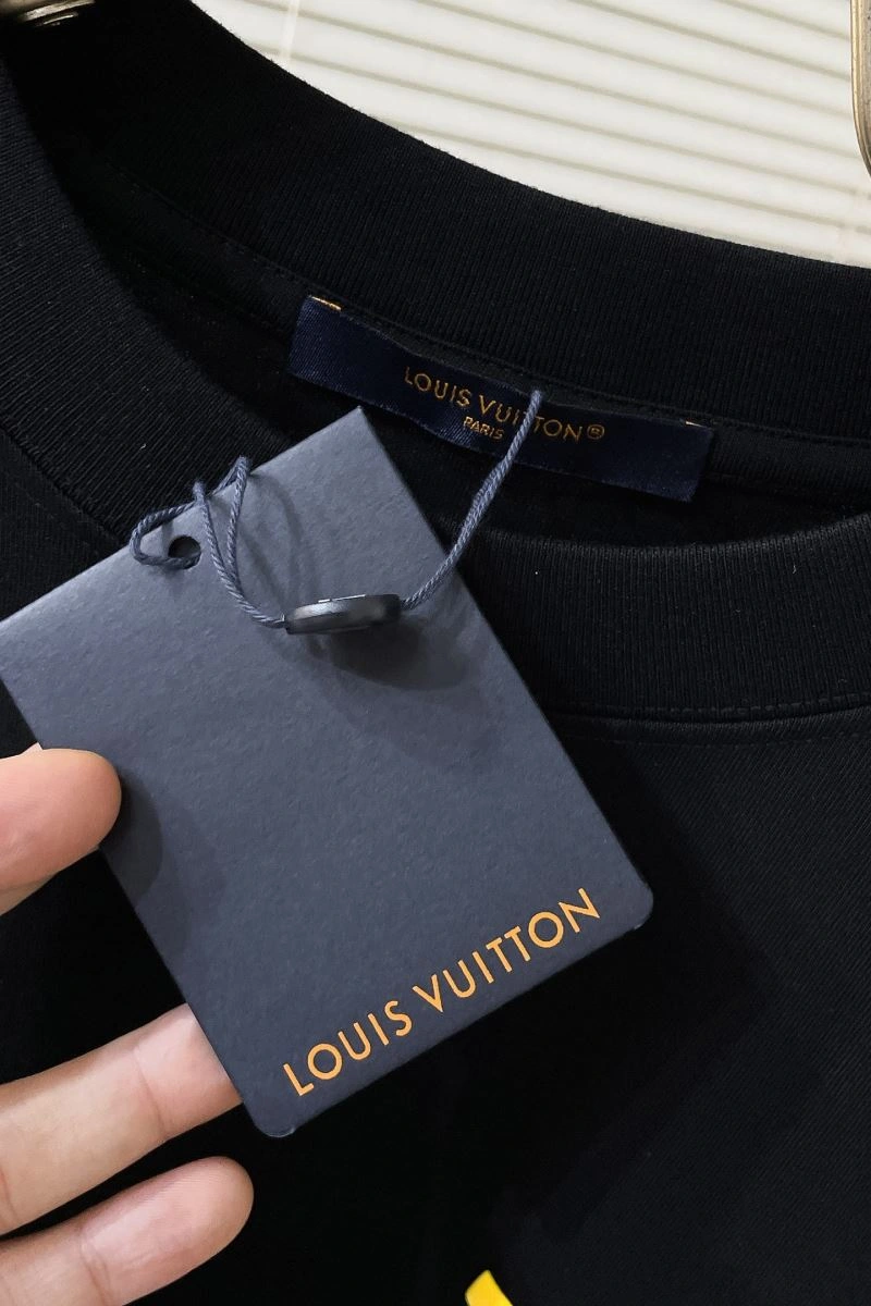 Louis Vuitton T-Shirts Elegant 134292