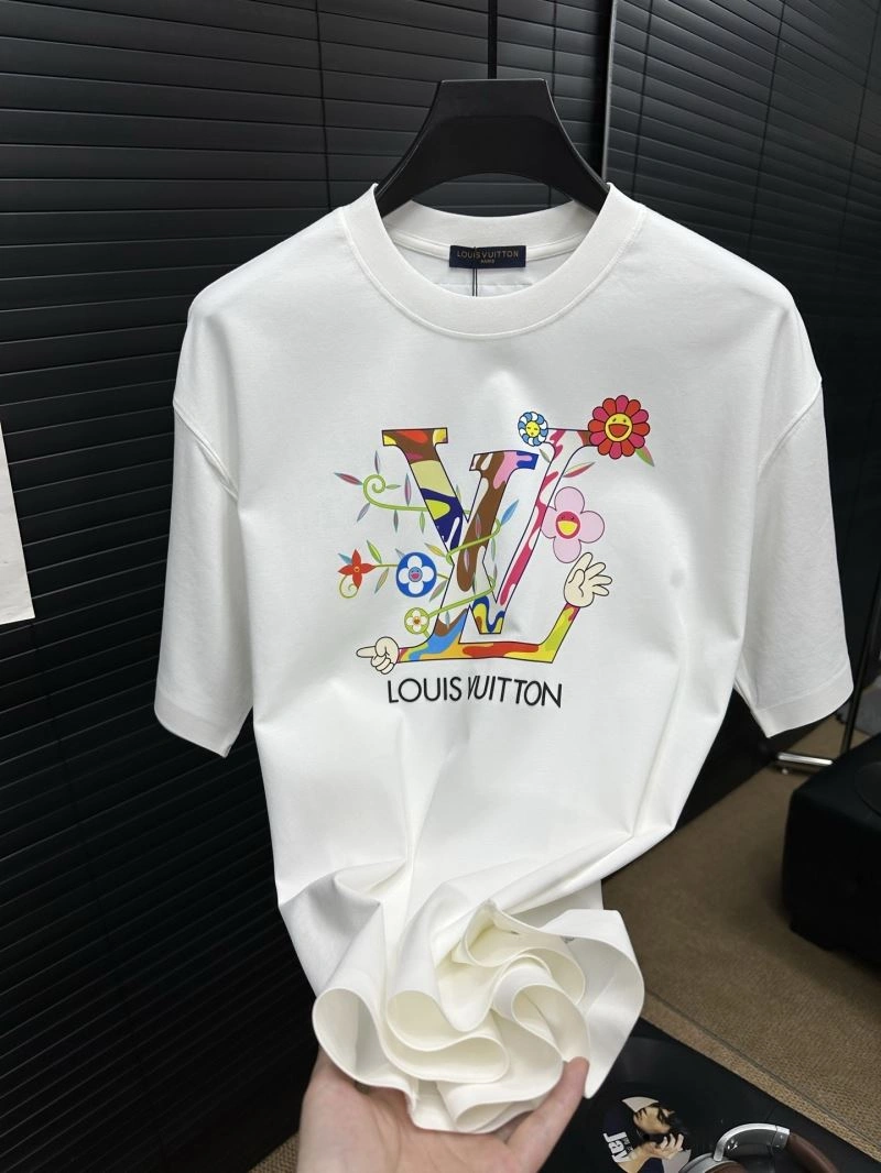 Snug Louis Vuitton T-Shirts 134266