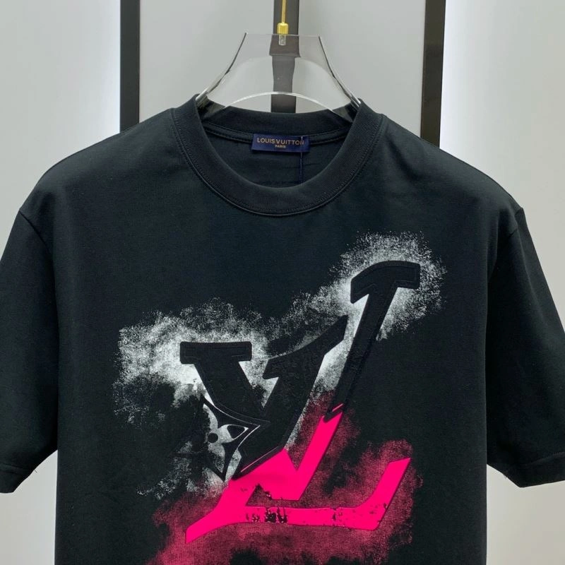 Louis Vuitton T-Shirts UrbanChic 134262