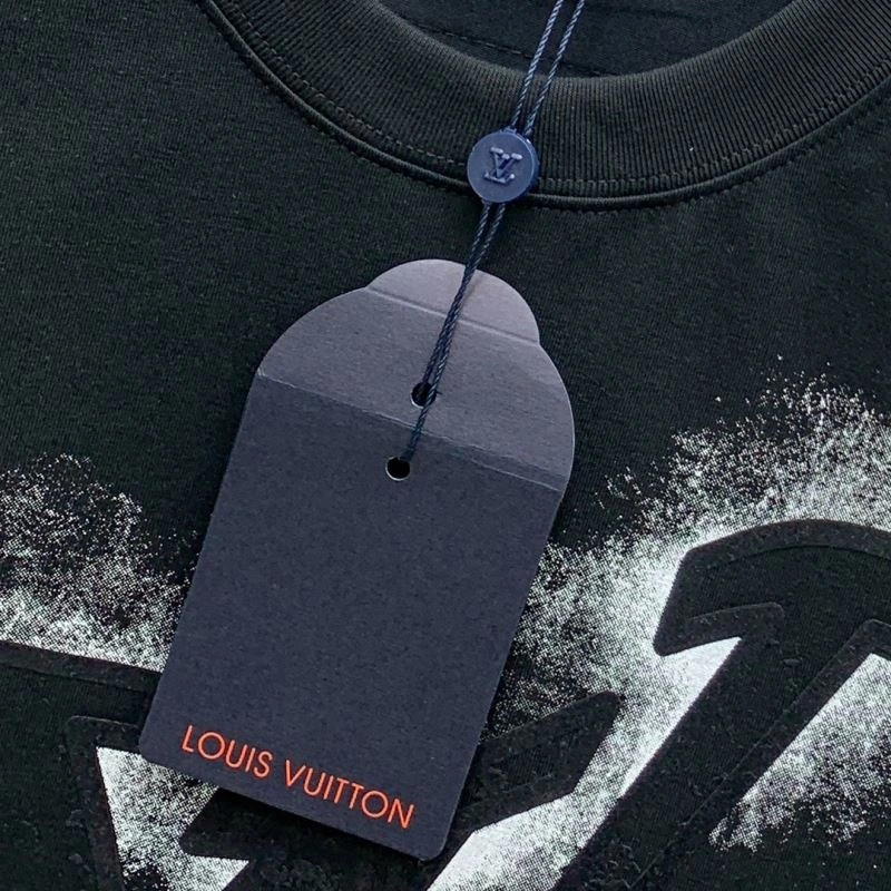 Louis Vuitton T-Shirts UrbanChic 134262