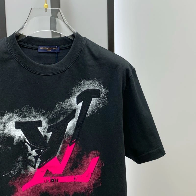Louis Vuitton T-Shirts UrbanChic 134262