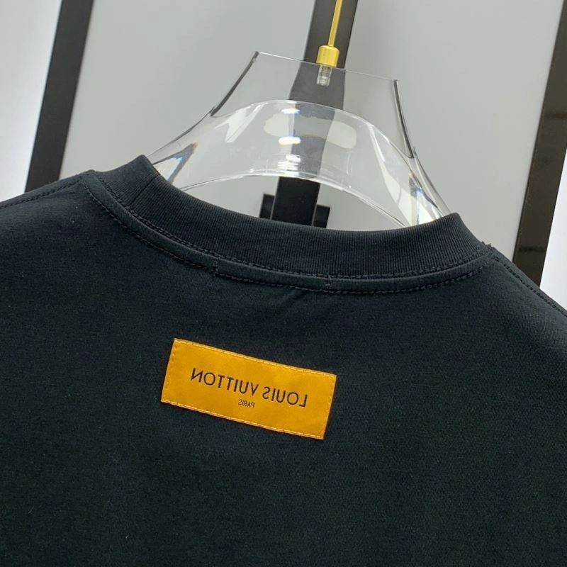Louis Vuitton T-Shirts UrbanChic 134262