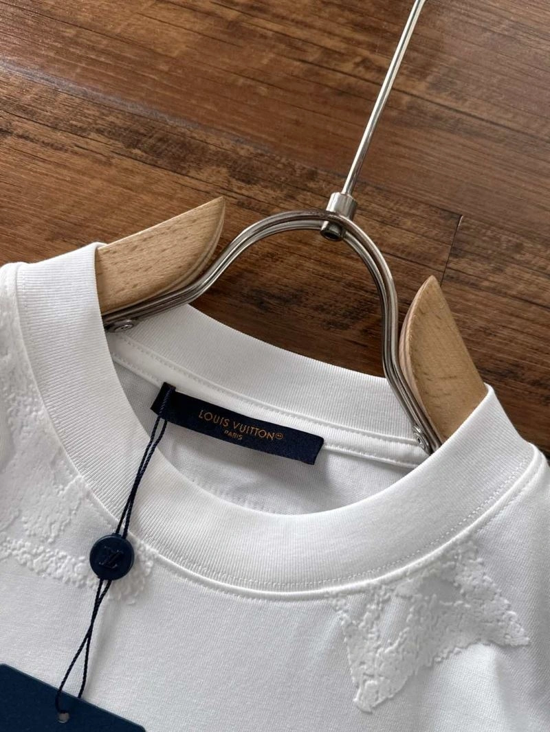 Premium Louis Vuitton T-Shirts 134250