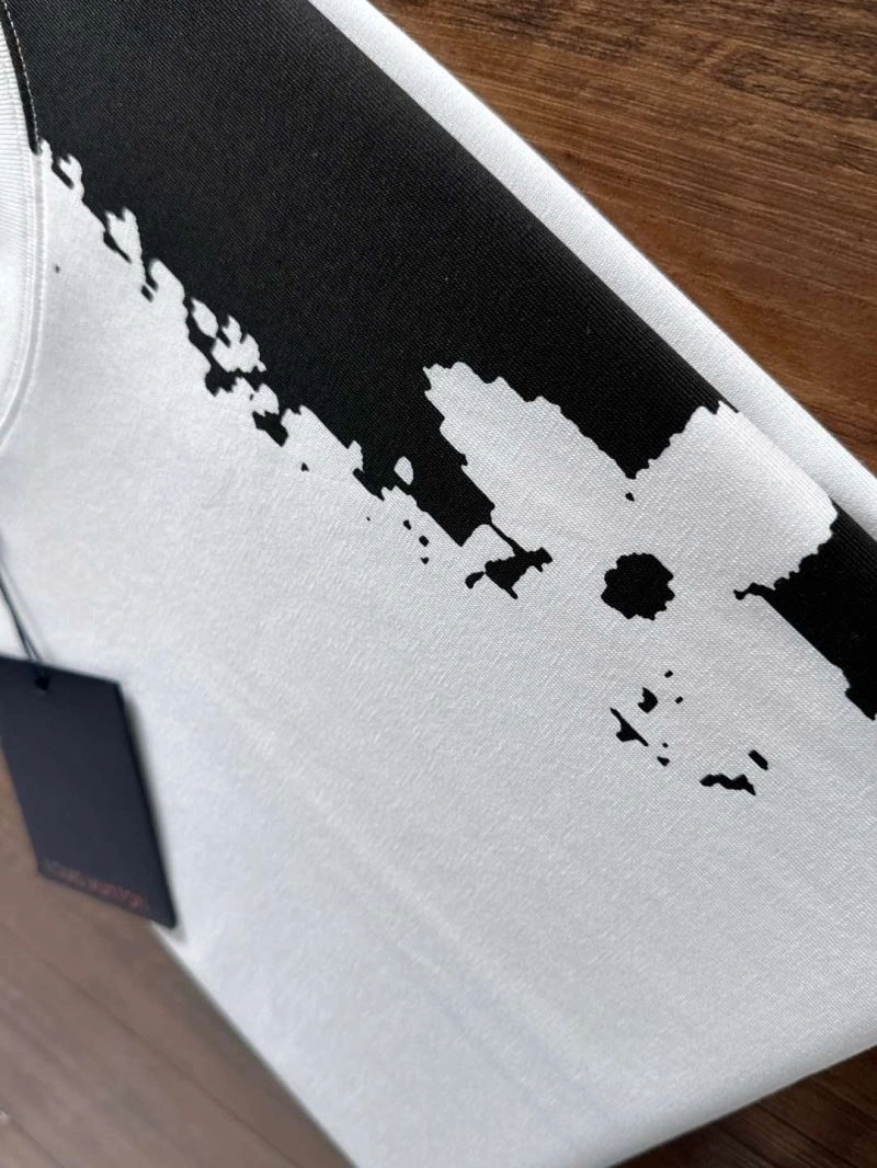 Refined Louis Vuitton T-Shirts 134252