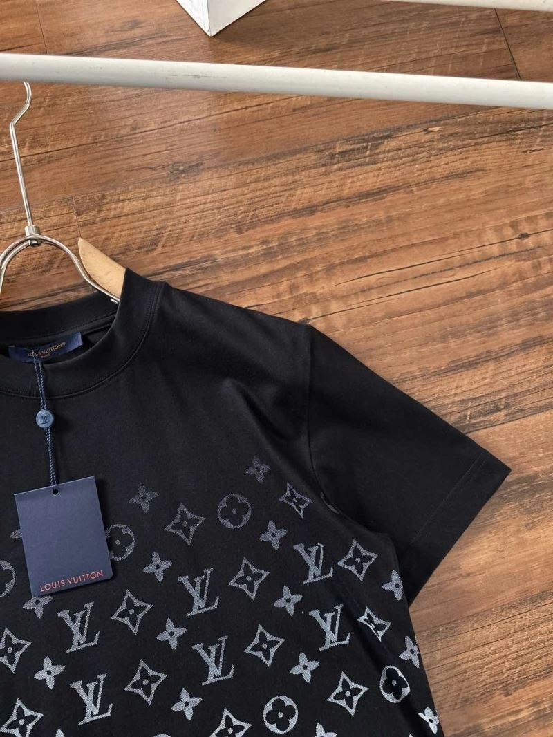 Lightweight Louis Vuitton T-Shirts 134279