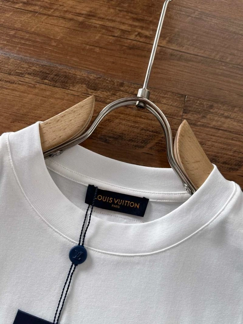 Louis Vuitton T-Shirts Fashionable 134246