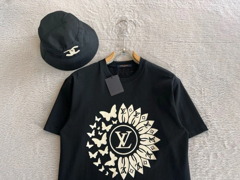 Louis Vuitton T-Shirts HighPerformance 134236
