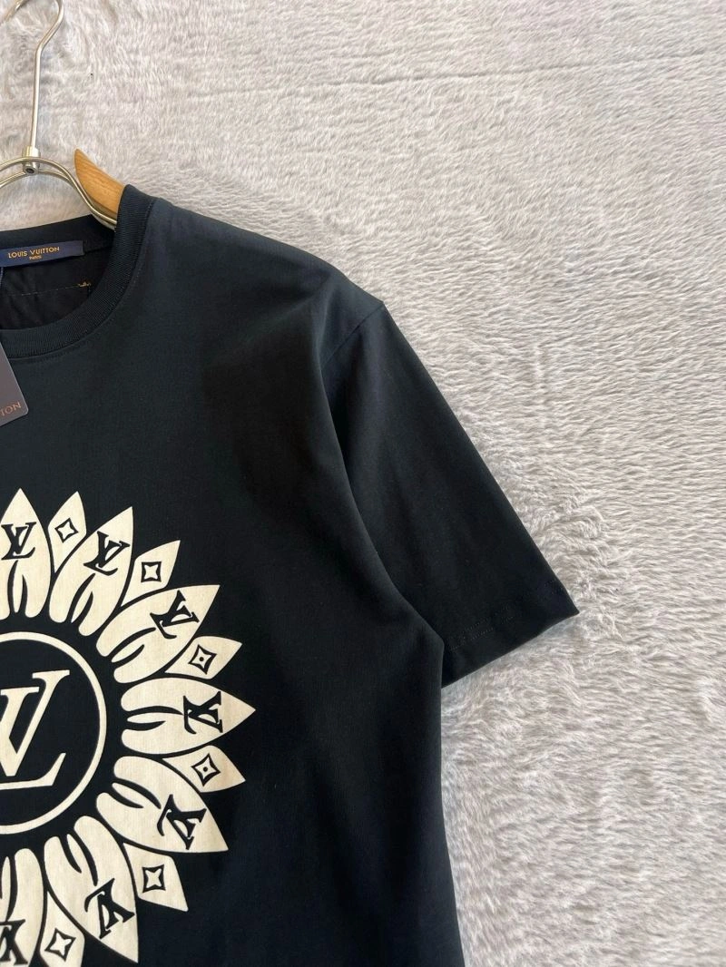 Louis Vuitton T-Shirts HighPerformance 134236