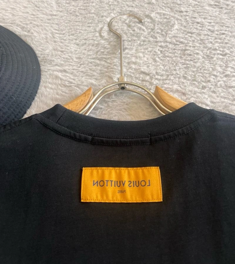 Louis Vuitton T-Shirts HighPerformance 134236