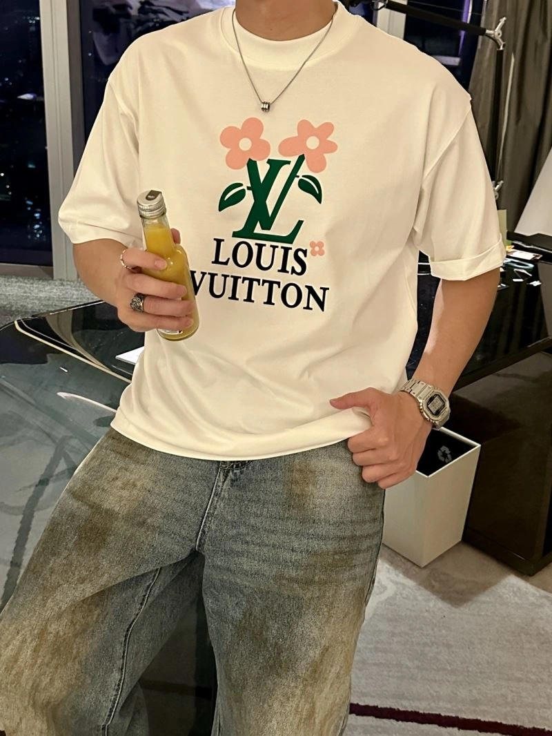 Lightweight Louis Vuitton T-Shirts 134217
