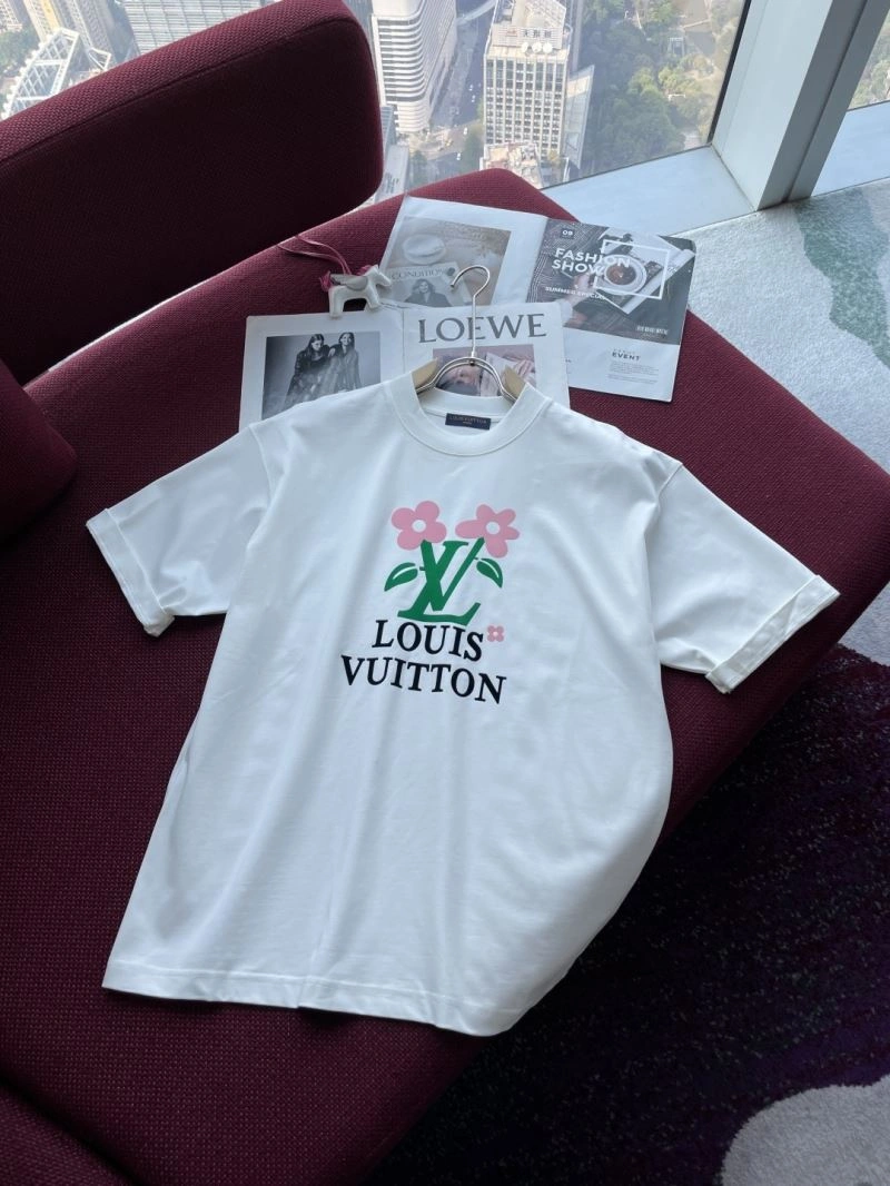 Lightweight Louis Vuitton T-Shirts 134217