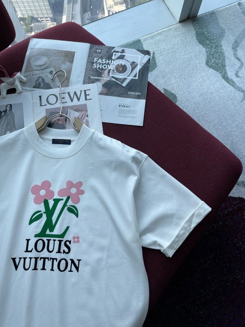 Lightweight Louis Vuitton T-Shirts 134217