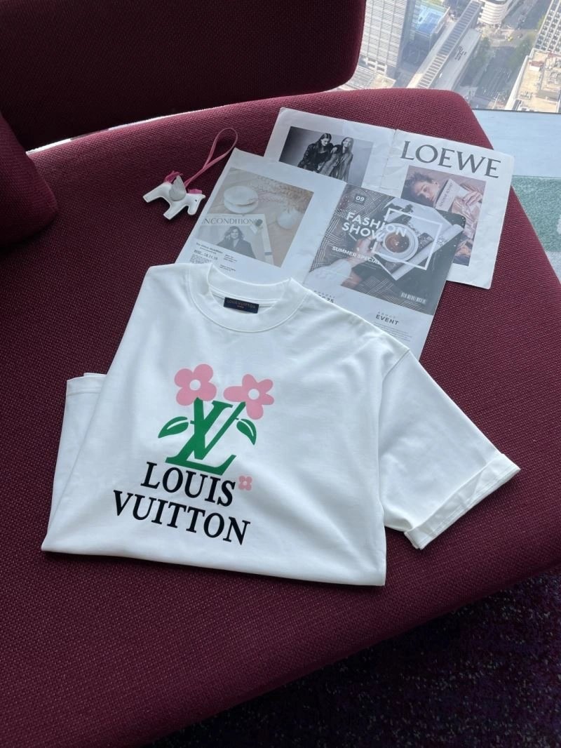 Lightweight Louis Vuitton T-Shirts 134217