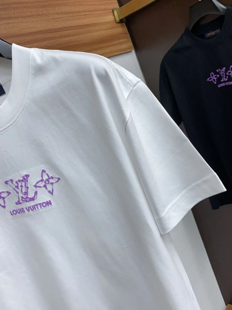 Lightweight Louis Vuitton T-Shirts 134235