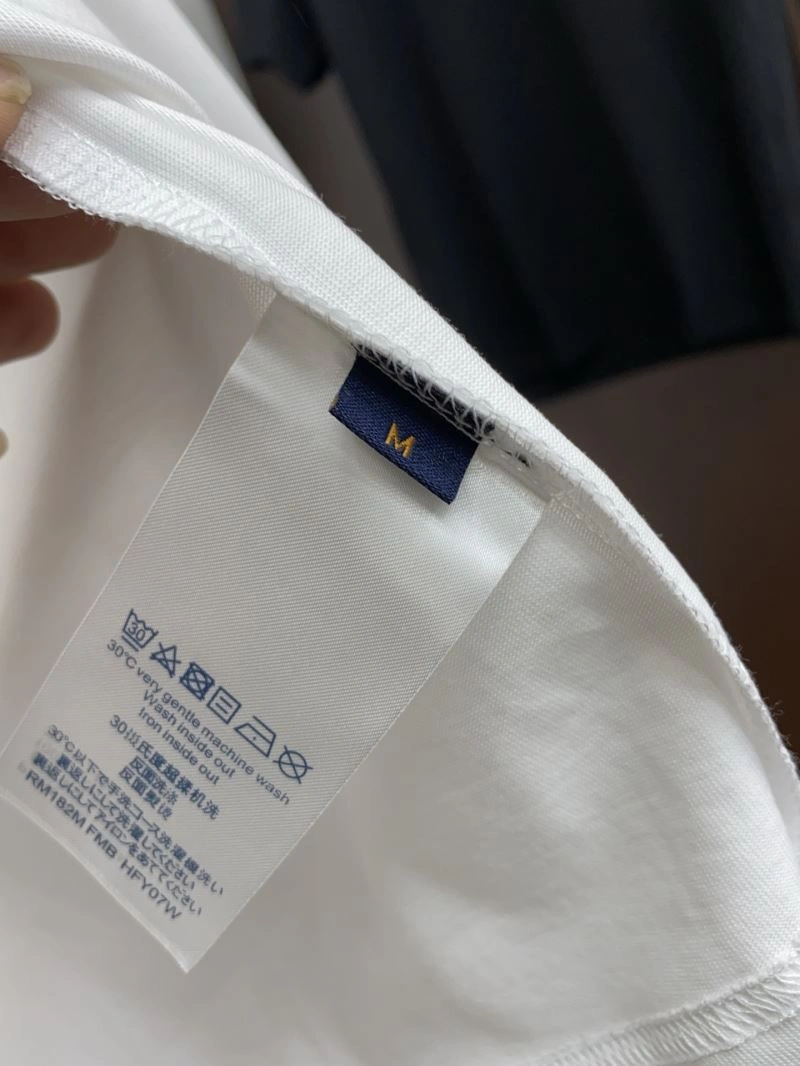 Lightweight Louis Vuitton T-Shirts 134235