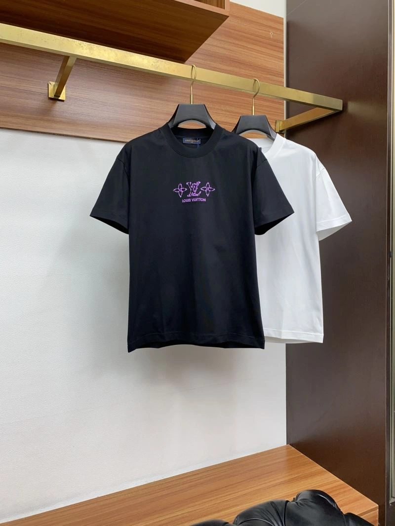 Lightweight Louis Vuitton T-Shirts 134235