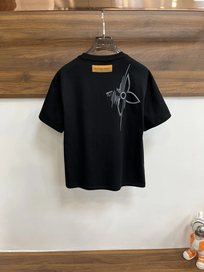 Seasonal Louis Vuitton T-Shirts 134238