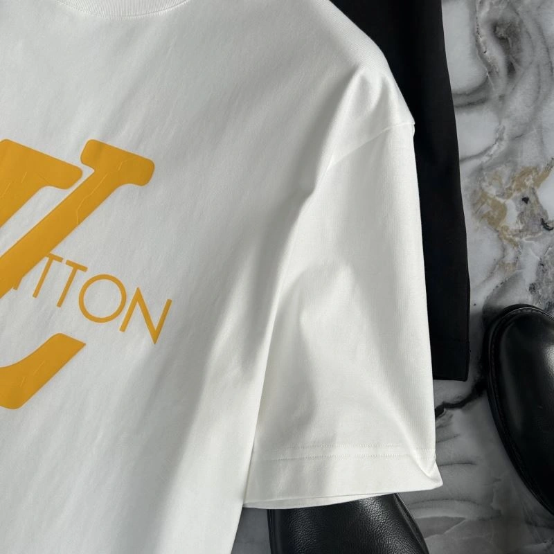 Fashionable Louis Vuitton T-Shirts 134207