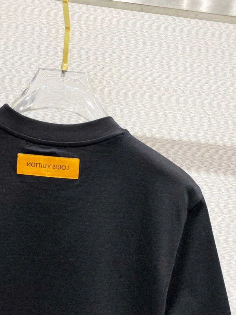 Louis Vuitton T-Shirts UrbanChic 134223