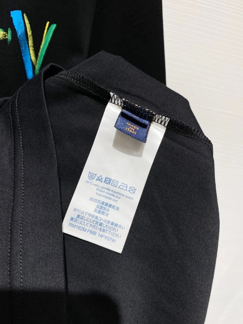 Louis Vuitton T-Shirts Versatile 134230