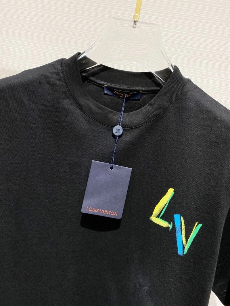 Louis Vuitton T-Shirts Versatile 134230