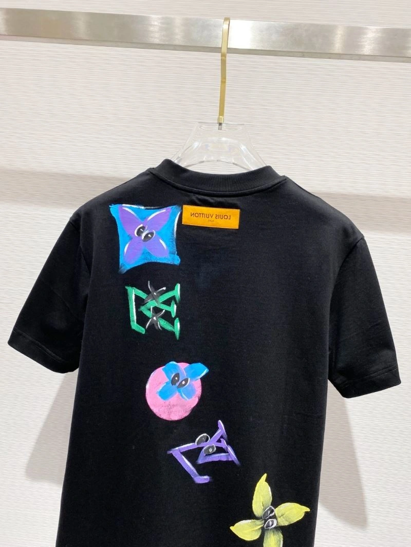 Louis Vuitton T-Shirts Versatile 134230