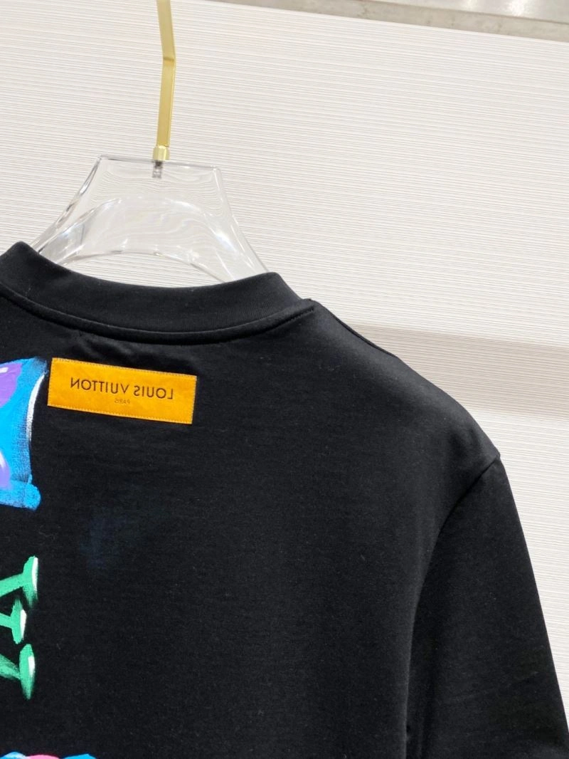 Louis Vuitton T-Shirts Versatile 134230