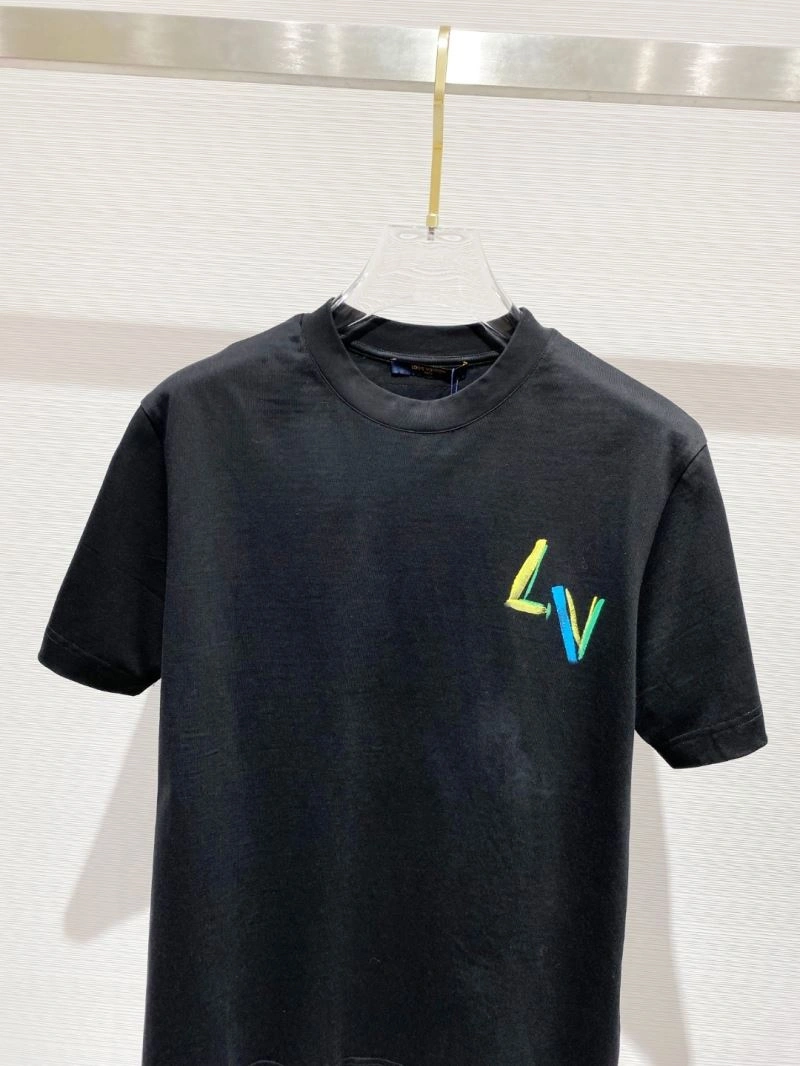 Louis Vuitton T-Shirts Versatile 134230