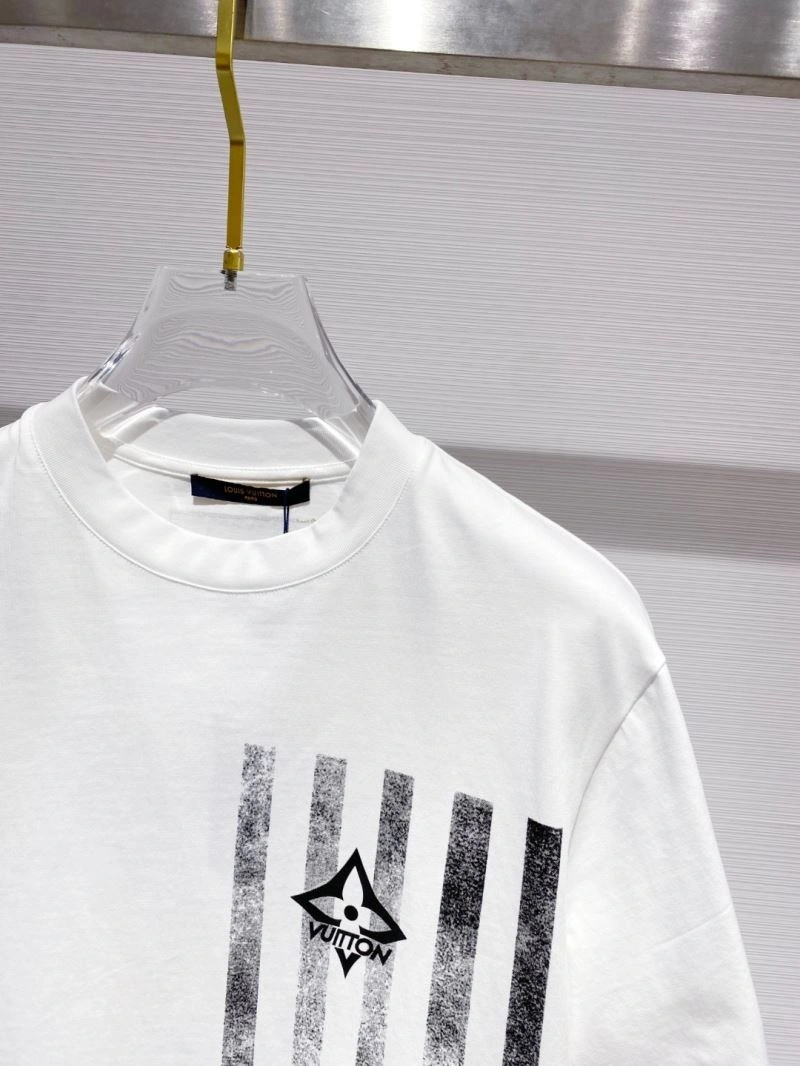 Sustainable Louis Vuitton T-Shirts 134204