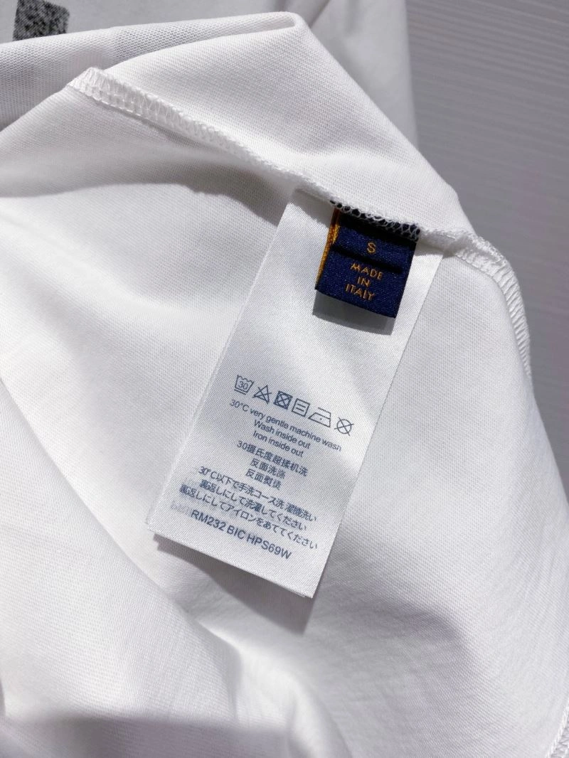 Sustainable Louis Vuitton T-Shirts 134204