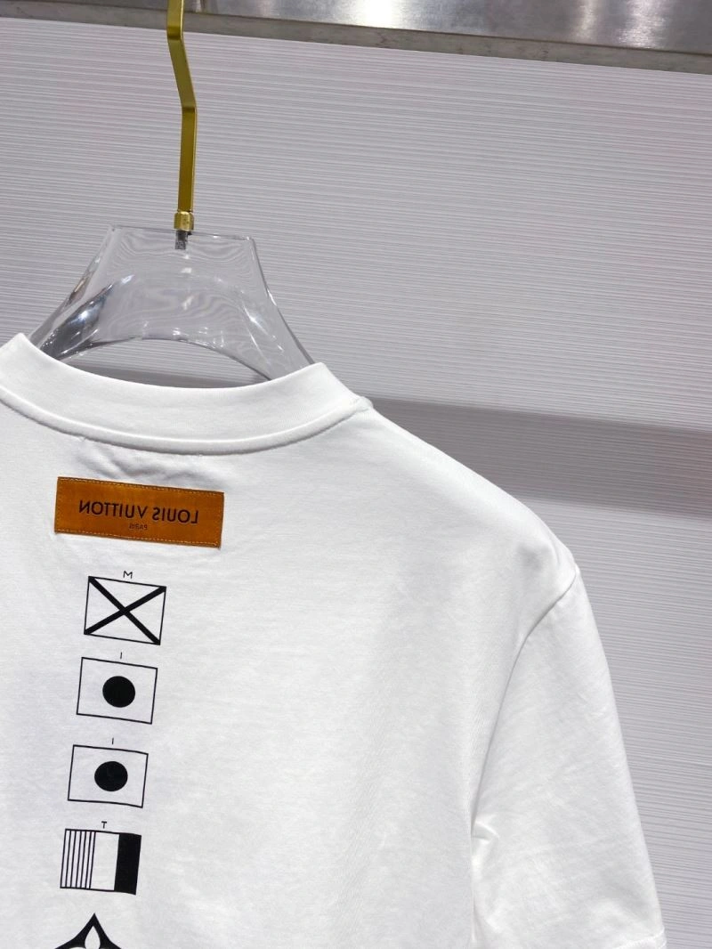 Sustainable Louis Vuitton T-Shirts 134204