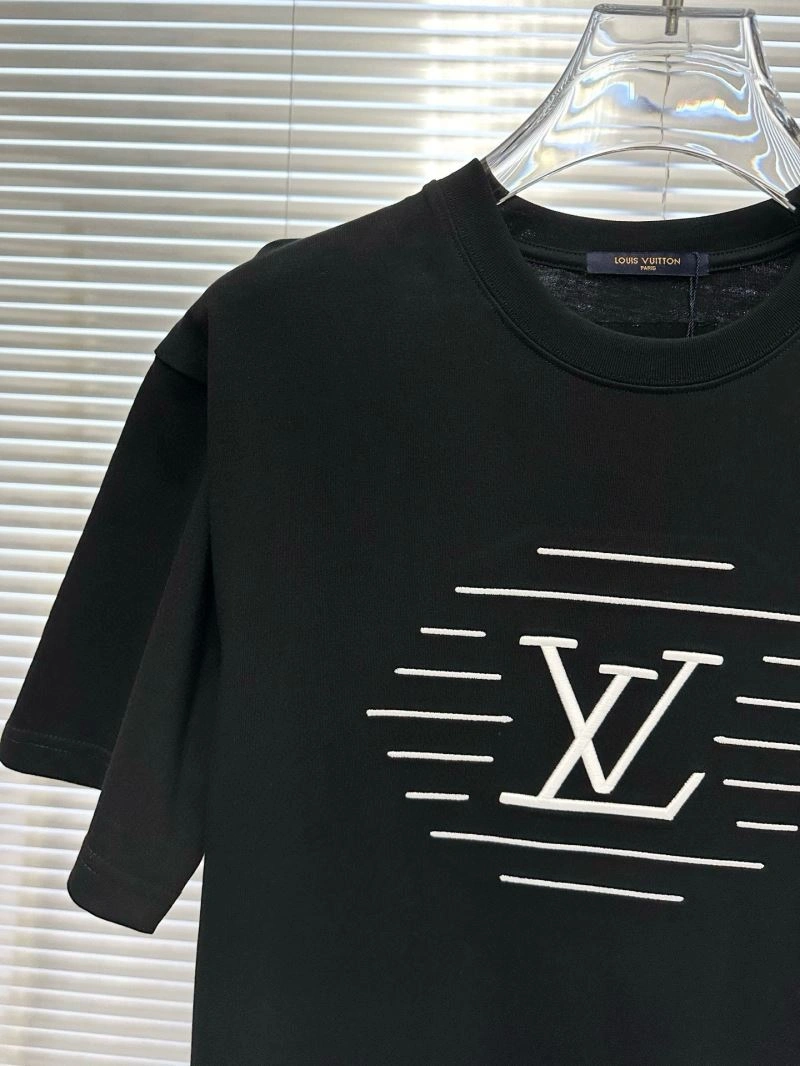 Tailored Louis Vuitton T-Shirts 134192