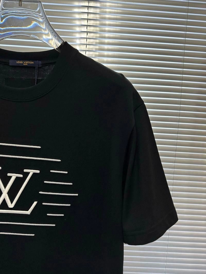 Tailored Louis Vuitton T-Shirts 134192