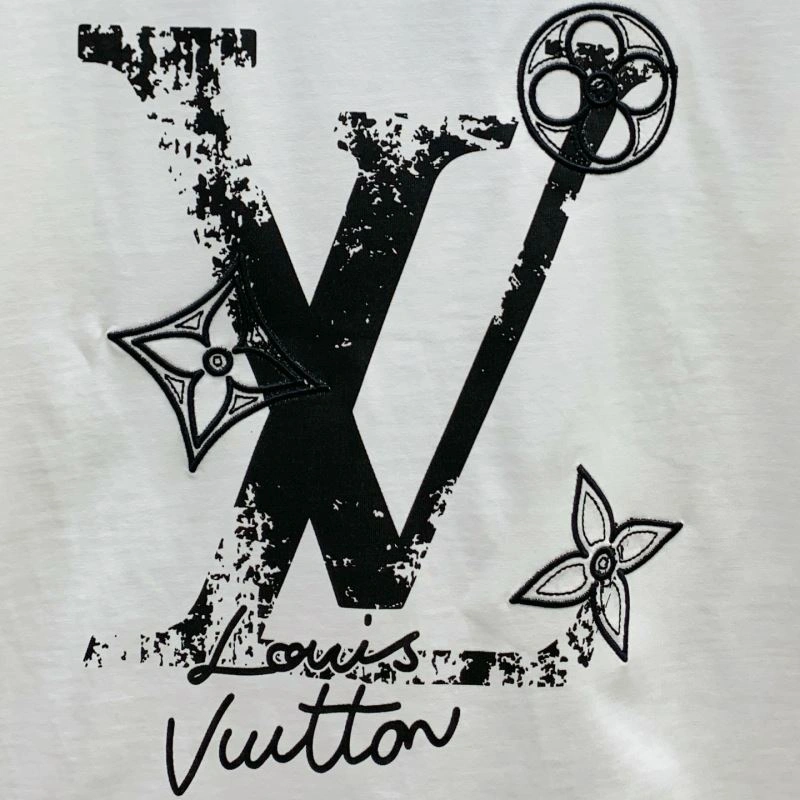 Versatile Louis Vuitton T-Shirts 134197