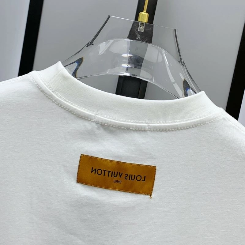 Sleek Louis Vuitton T-Shirts 134201