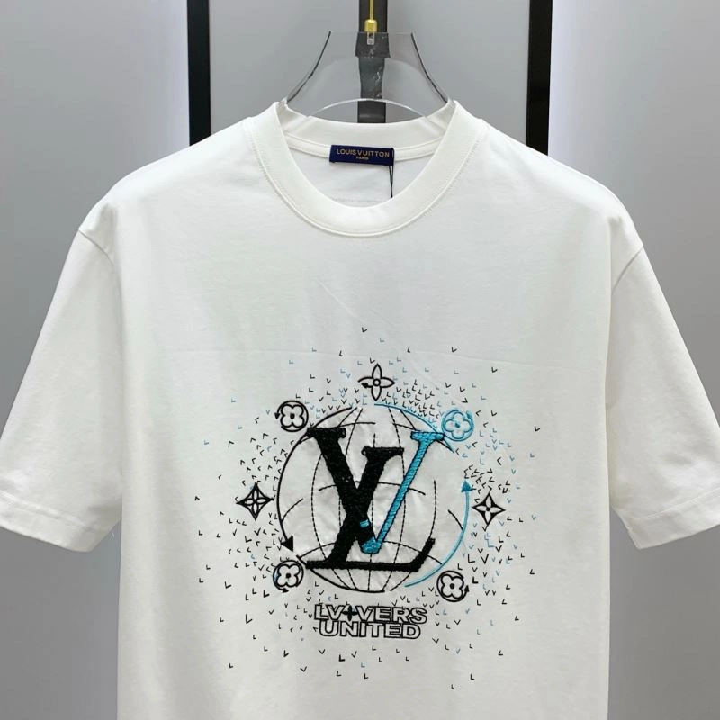 Sleek Louis Vuitton T-Shirts 134201