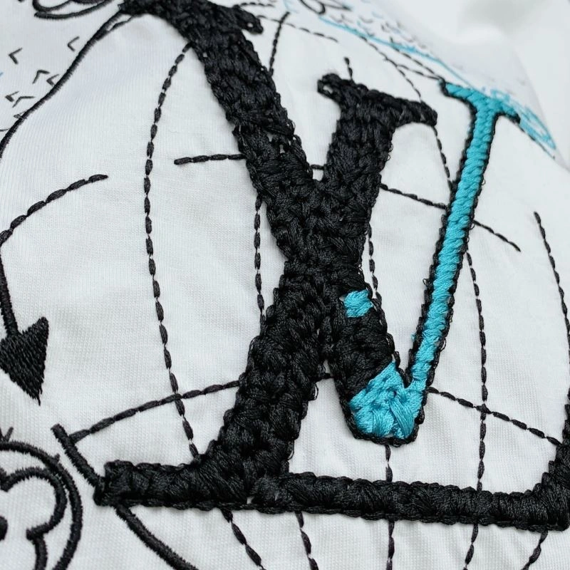 Sleek Louis Vuitton T-Shirts 134201
