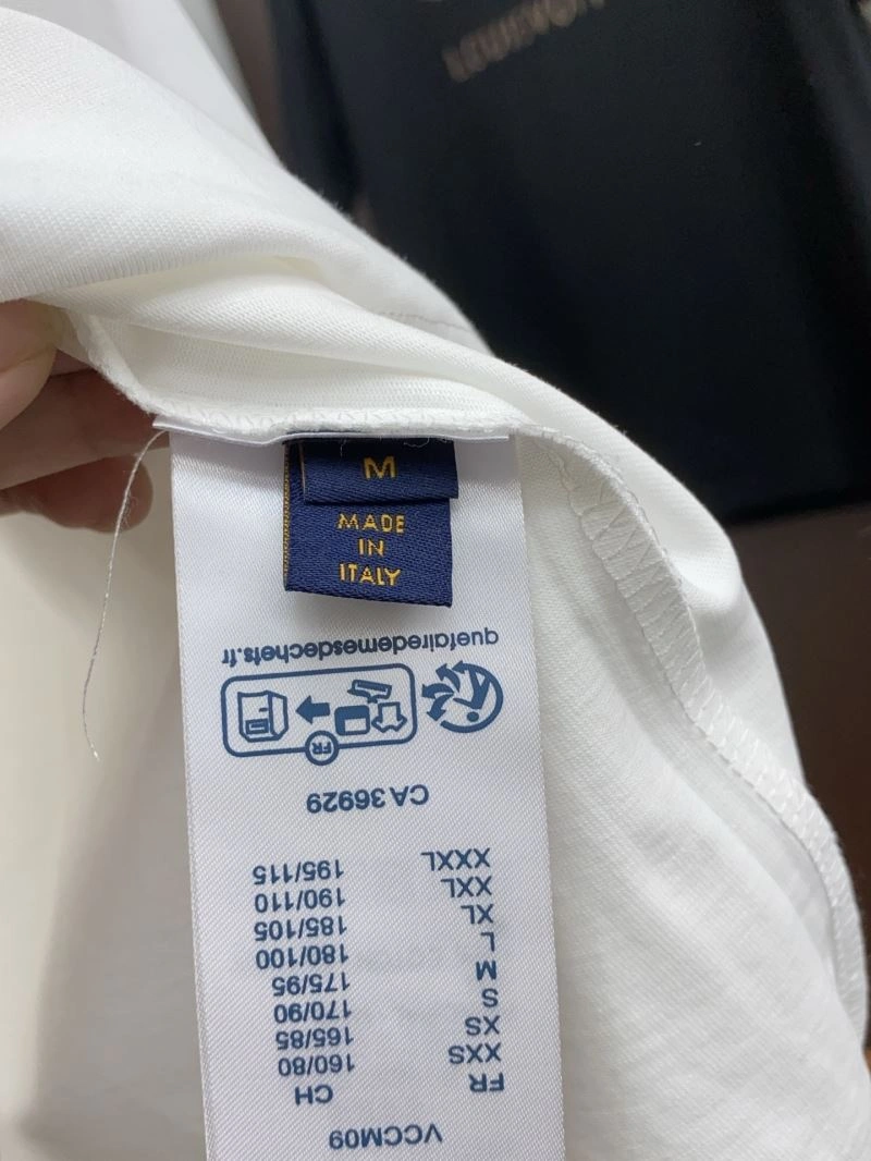 Sustainable Louis Vuitton T-Shirts 134169