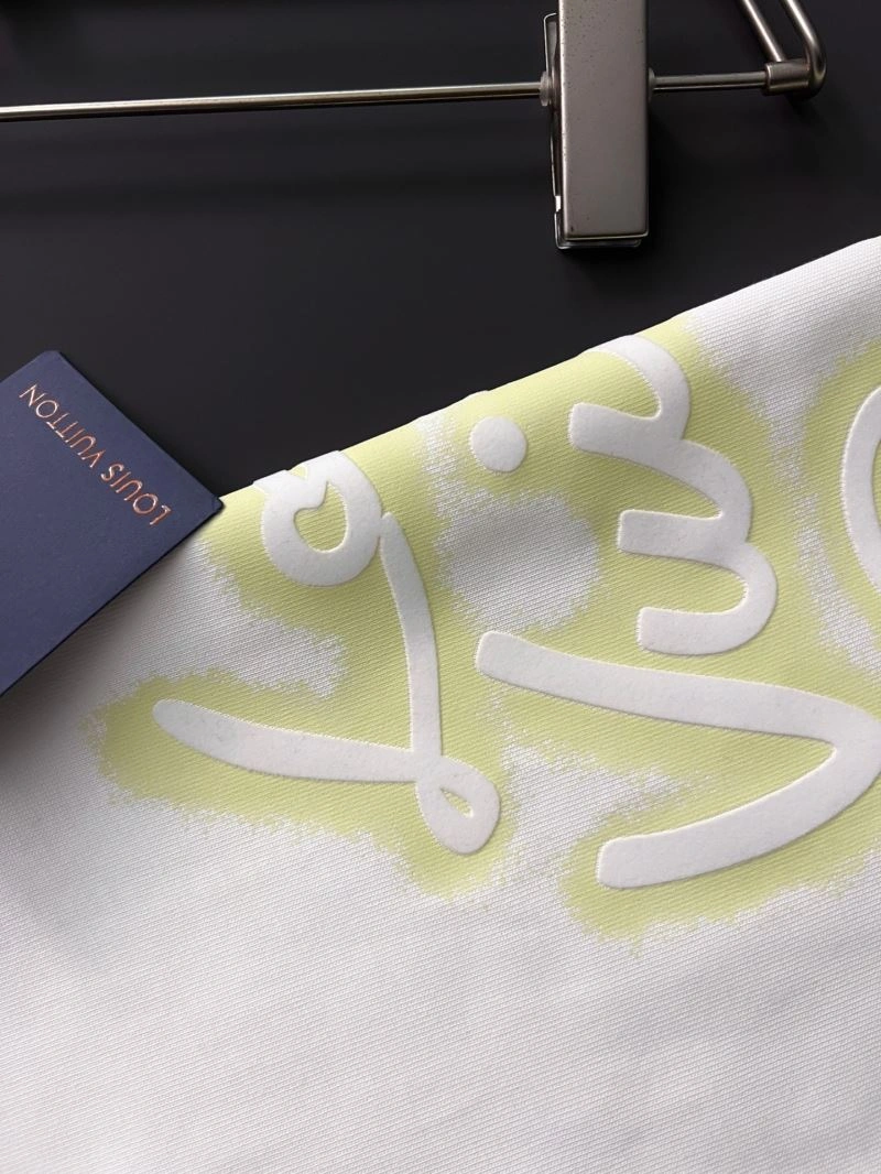 Sustainable Louis Vuitton T-Shirts 134174