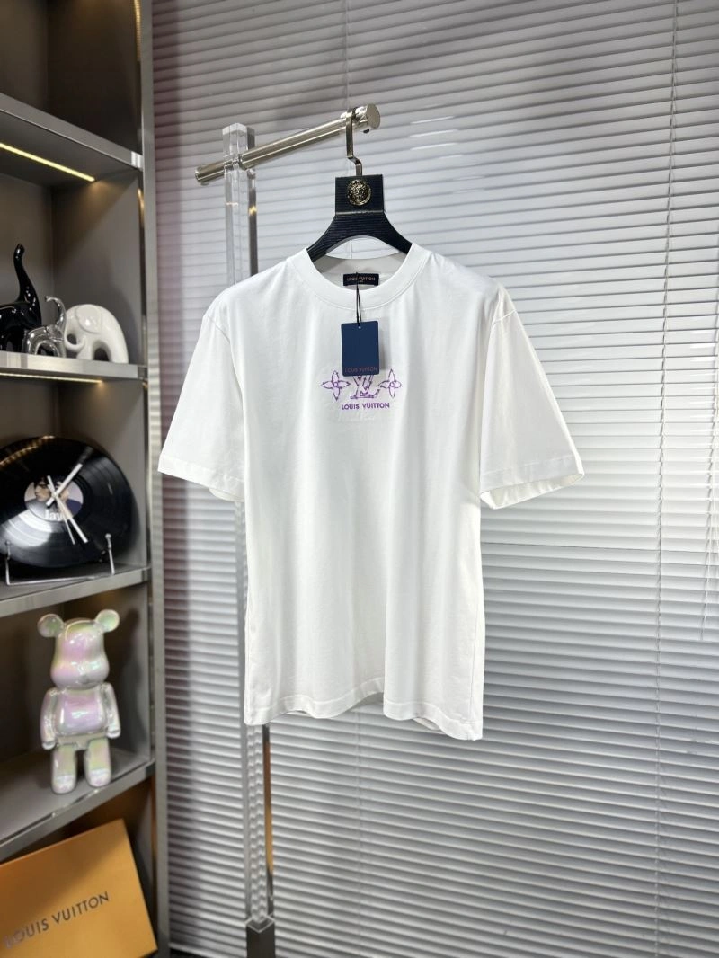 Snug Louis Vuitton T-Shirts 134168