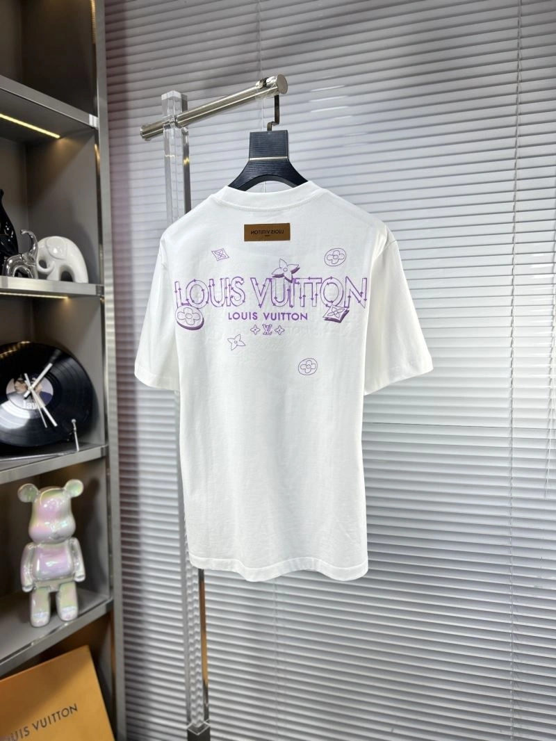 Snug Louis Vuitton T-Shirts 134168