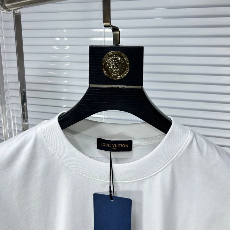 Snug Louis Vuitton T-Shirts 134168