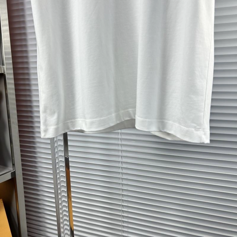 Snug Louis Vuitton T-Shirts 134168