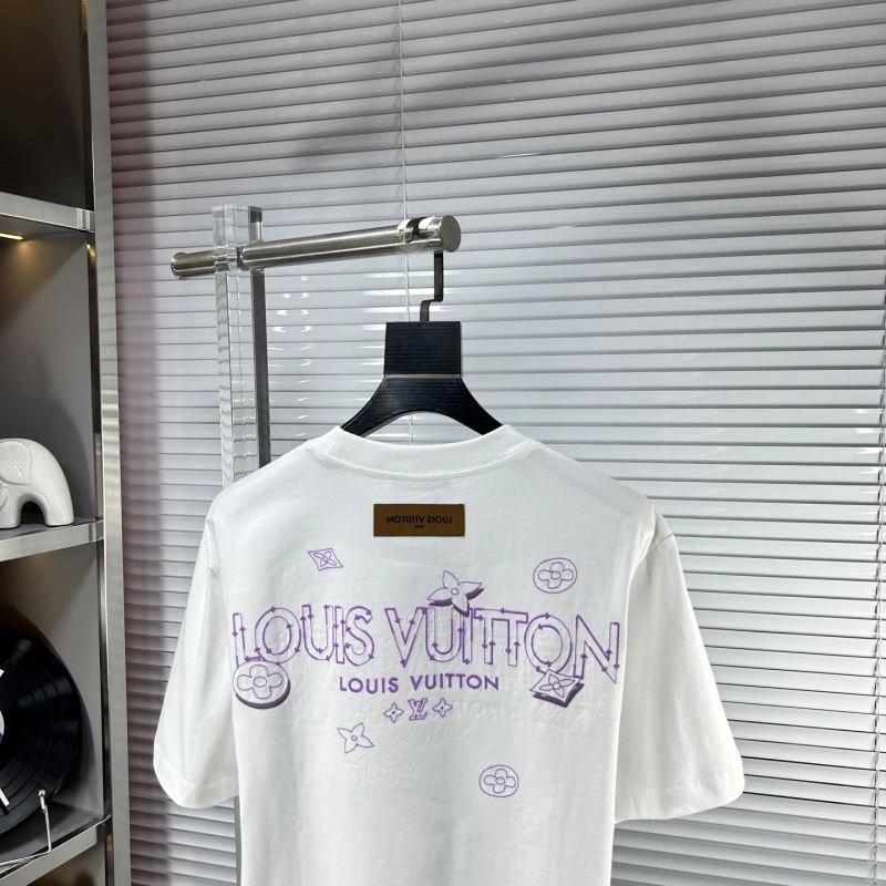 Snug Louis Vuitton T-Shirts 134168