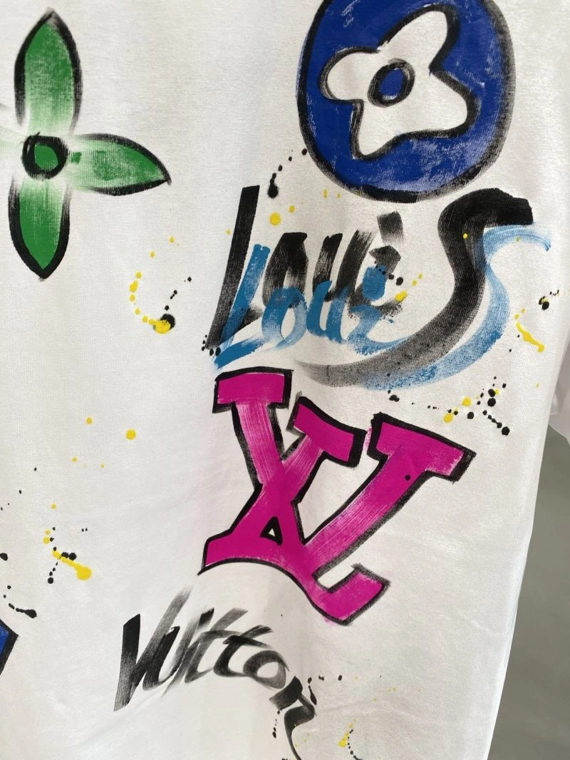 Tailored Louis Vuitton T-Shirts 134130