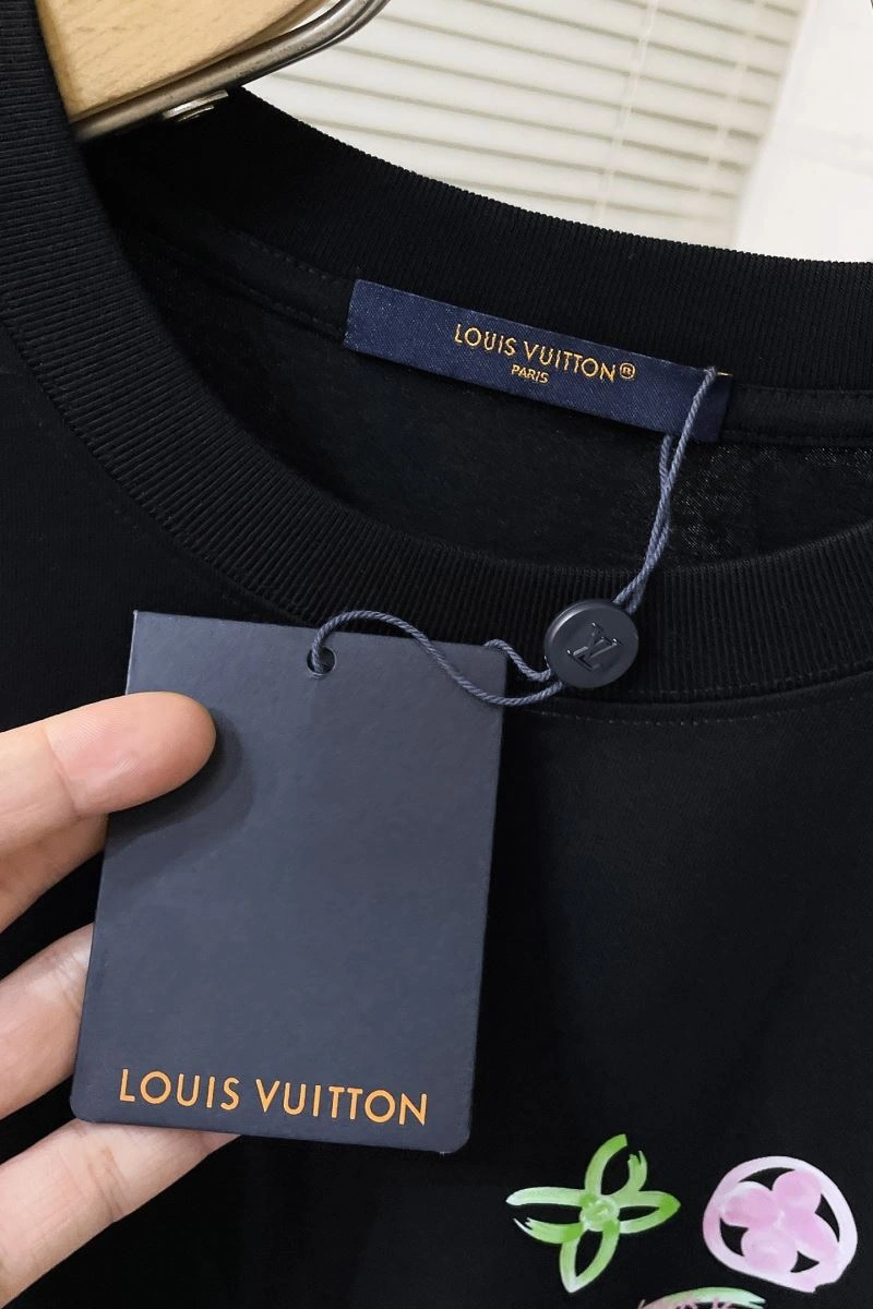 Louis Vuitton T-Shirts AllSeason 134133