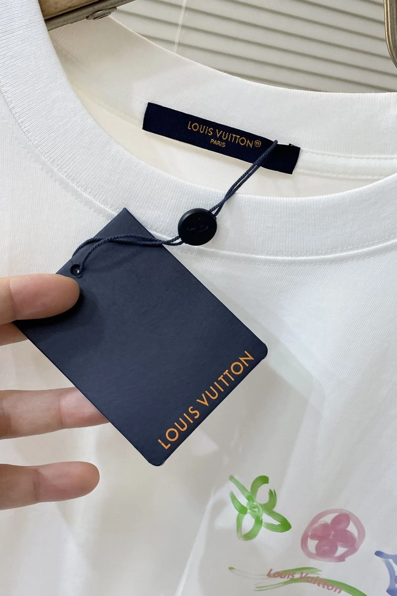 Louis Vuitton T-Shirts Comfortable 134134