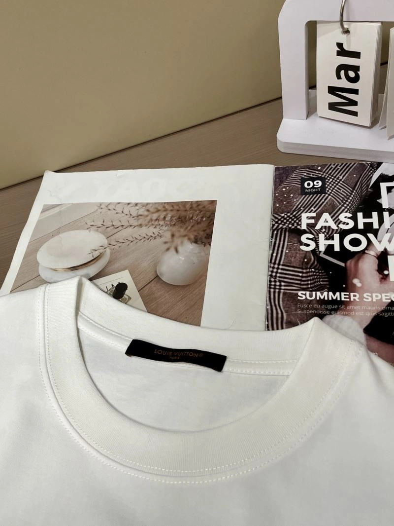 Louis Vuitton T-Shirts Lightweight 134155